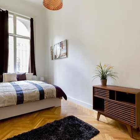Apartment Mondain *